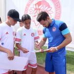 Δίπλα.. στα είδωλα τους τα παιδιά από την Αυστραλία!