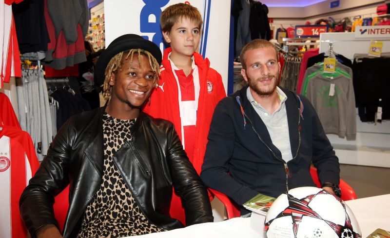 Κοντά στους φιλάθλους