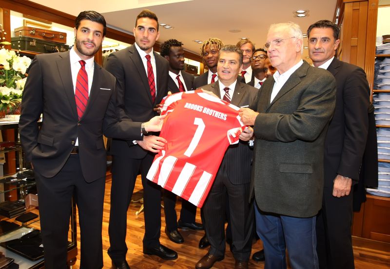 Ο Ολυμπιακός στην Brooks Brothers Πειραιά