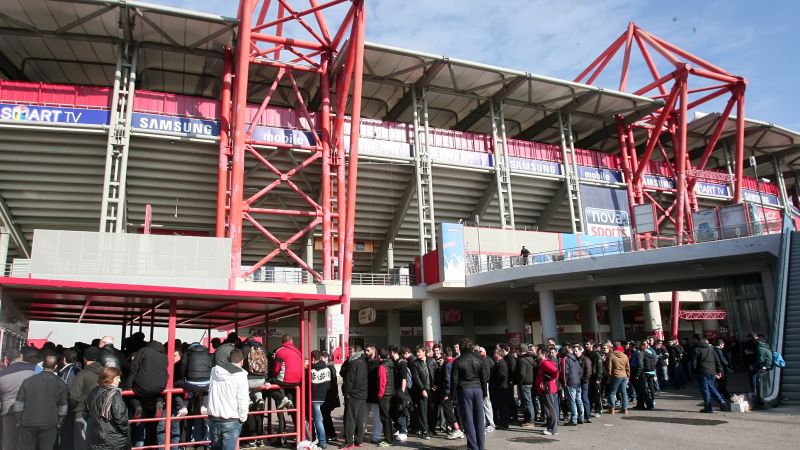 Στα εκδοτήρια και την Κυριακή