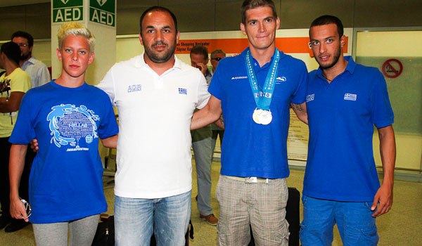 Η ερυθρόλευκη οικογένεια χειροκροτεί τους κορυφαίους