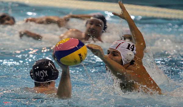 Συνεχίζει ακάθεκτος!