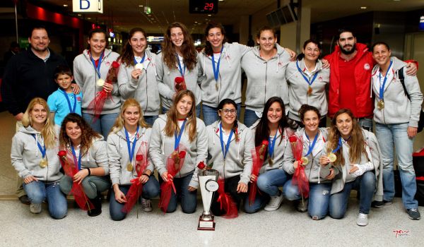 Ο Πρόεδρος της ΠΑΕ Βαγγέλης Μαρινάκης βραβεύει την ομάδα Πόλο Γυναικών!