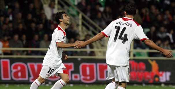 Ο πρωταθλητής ΟΛΥΜΠΙΑΚΟΣ κοντά στο Πολεμικό Ναυτικό