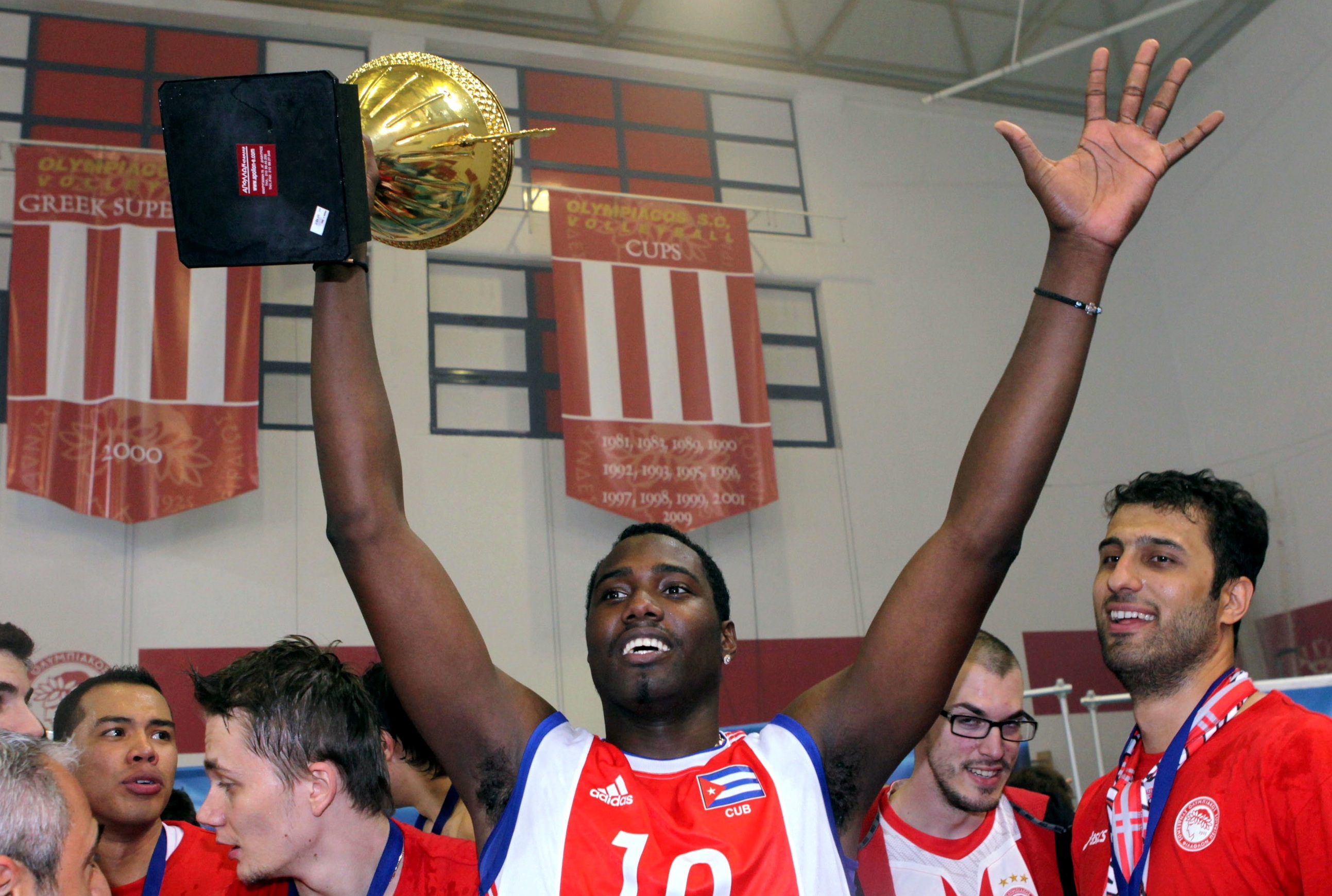 Τα σάρωσαν όλα οι μάγκες με τα ερυθρόλευκα!