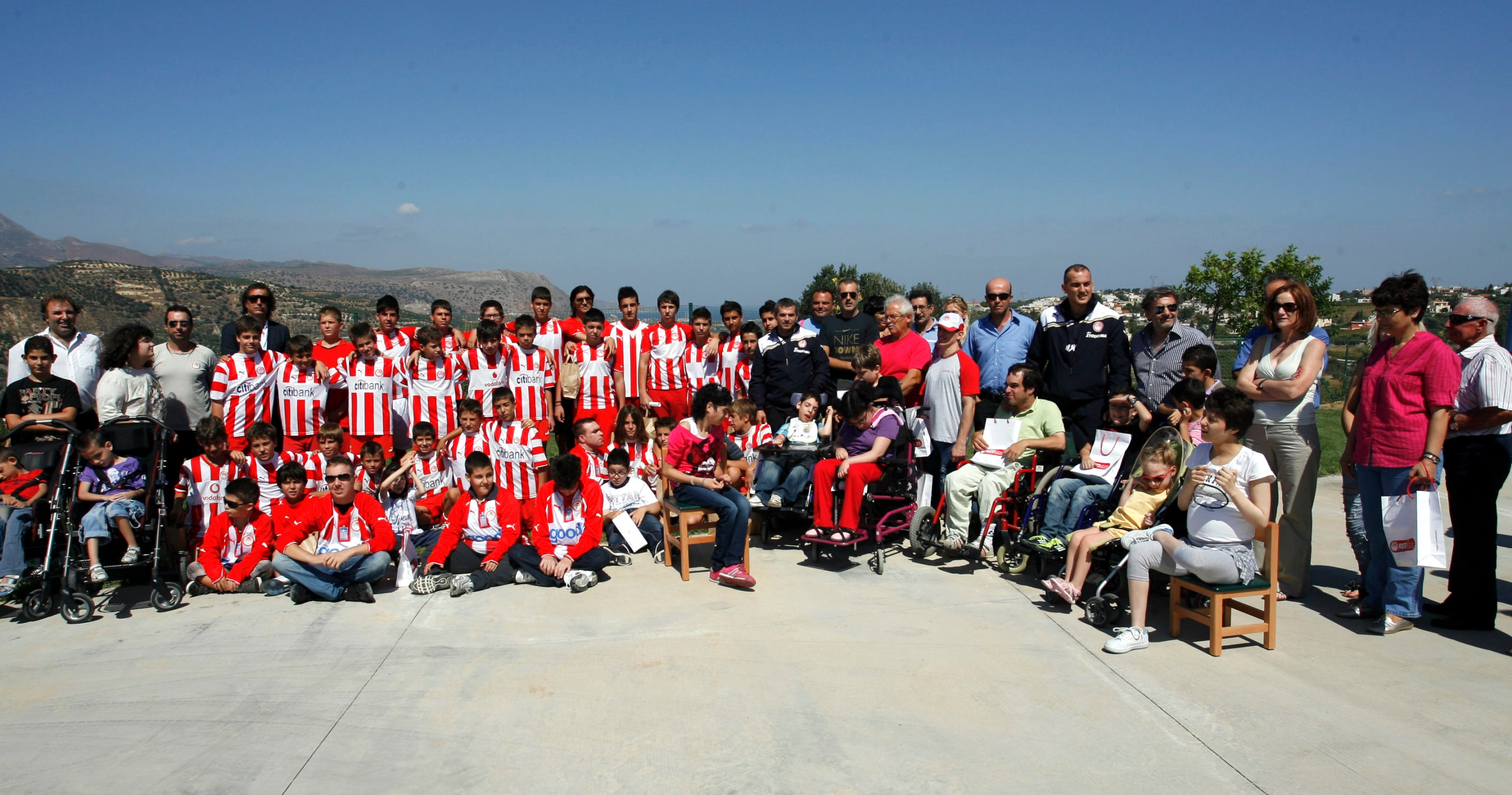 OLYMPIACOS FC supports the “Dikeoma sti Zoi” institution