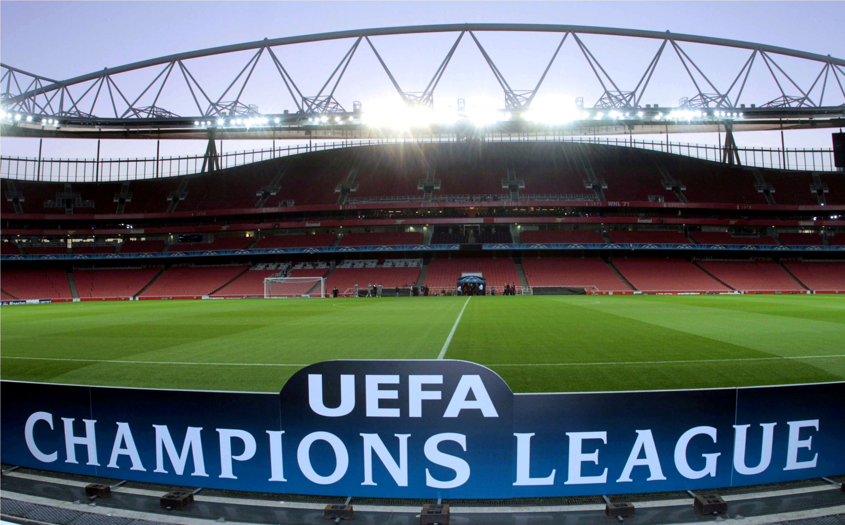 LIVE Web Radio coverage of the Arsenal vs Olympiacos match