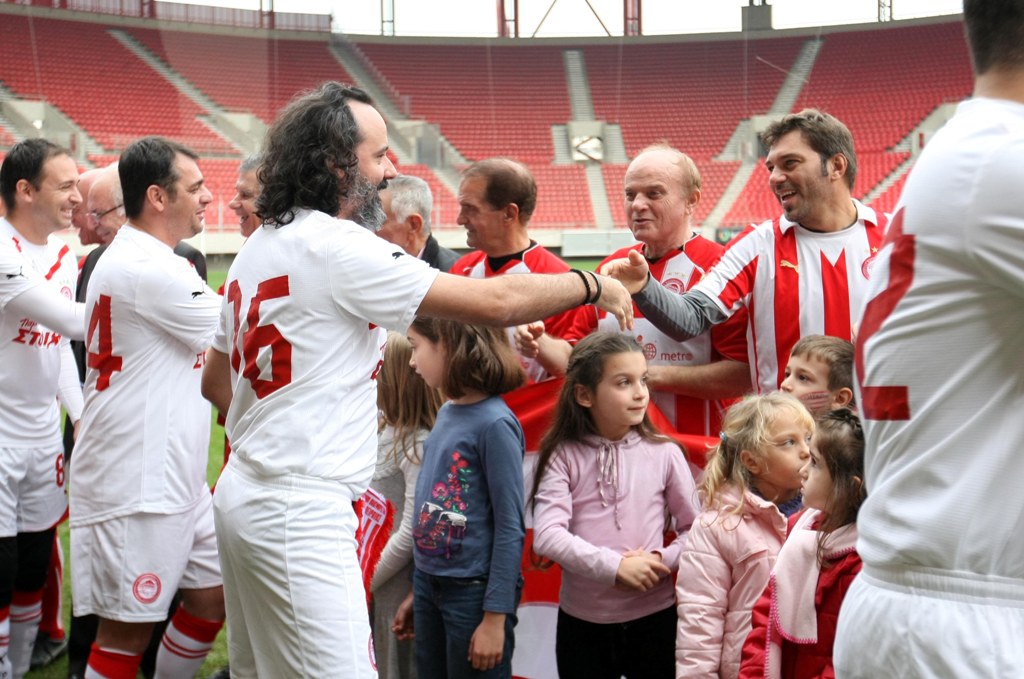 Μία μεγάλη γιορτινή αγκαλιά!