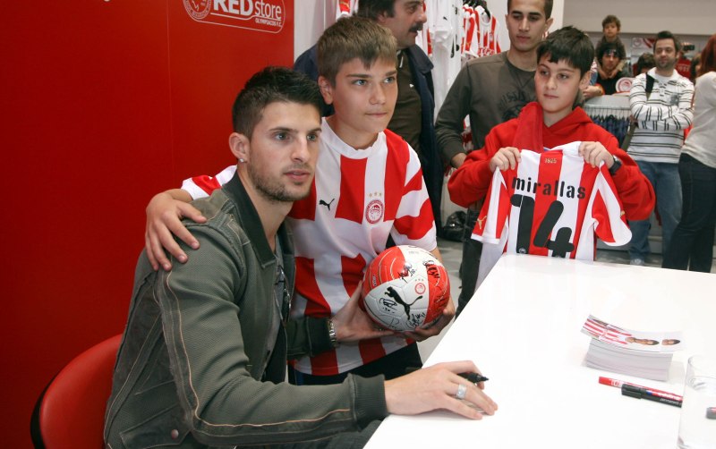 Visita de Kevin Mirallas a la Red Store