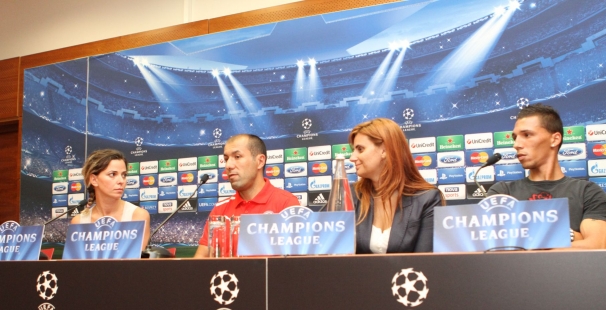 The Press Conference before the game versus Schalke