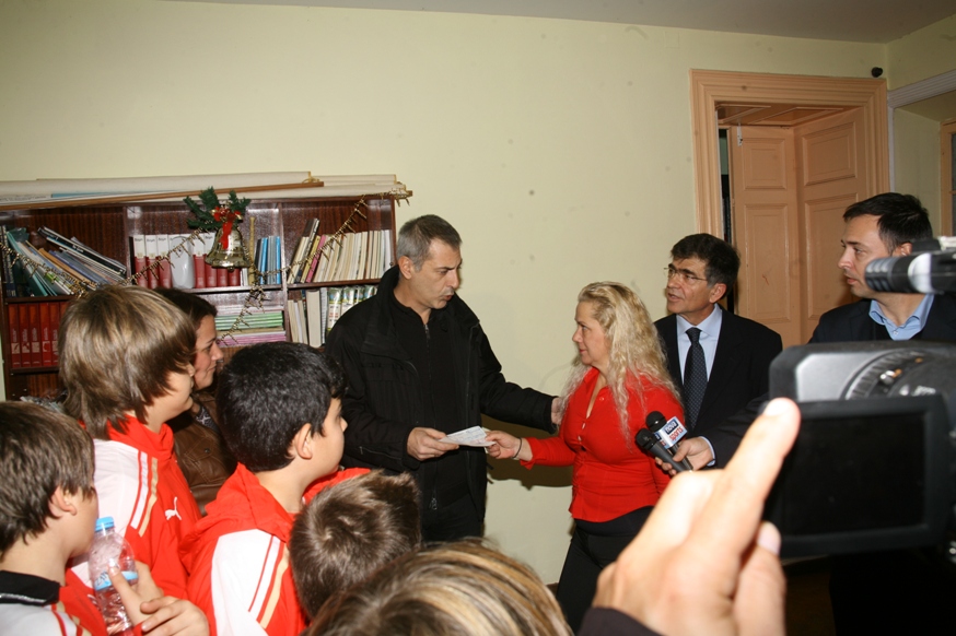 Visite à l’institut municipal de Corfu (orphelinat)
