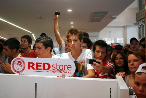 Vicente Monje at the “RED STORE”