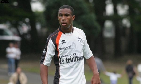 Claude Dielna joins Olympiacos