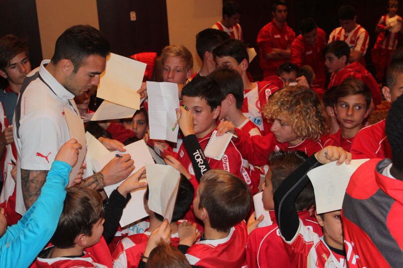 «Ερυθρόλευκη» υποδοχή στην Θεσσαλονίκη