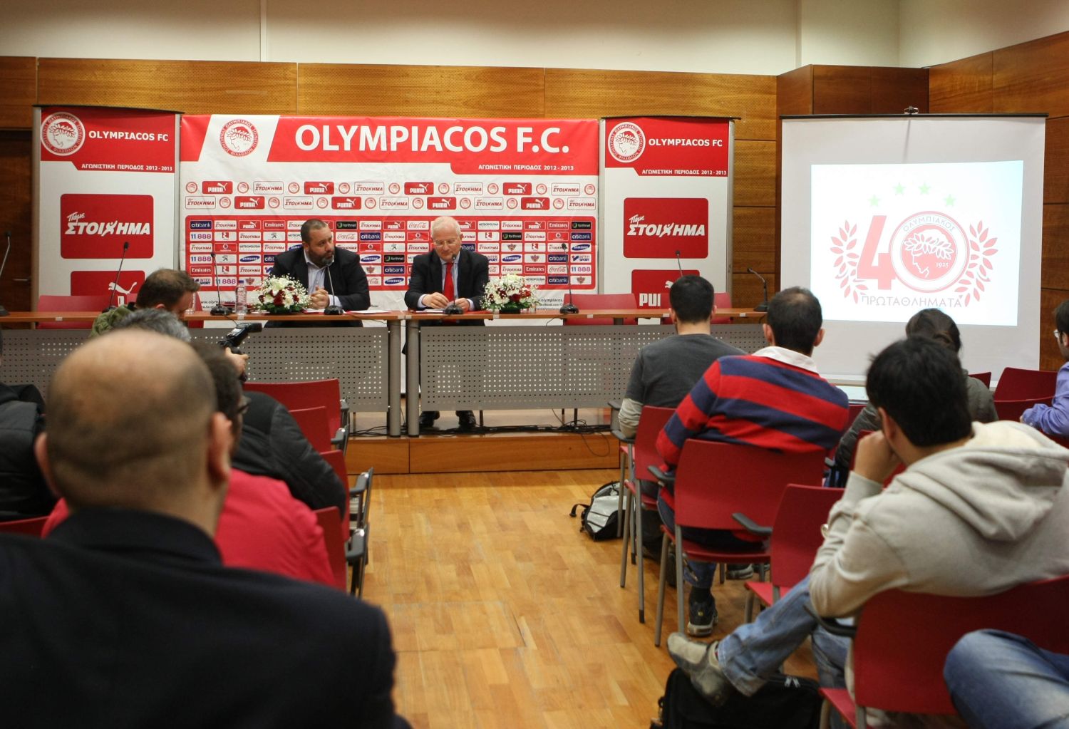 Με φόντο την τεράστια ιστορία!