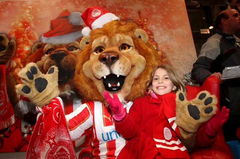 Μοίρασε χαρά και δώρα ο Λεόνε