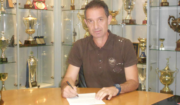 Ο Γιάννης Νικολάκης τεχνικός της ομάδας βόλεϊ γυναικών