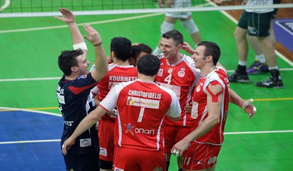 Μόνος πρώτος ο Ολυμπιακός!