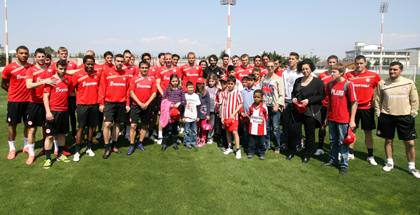 The kids of SOS Village in Vari visit Olympiacos training centre