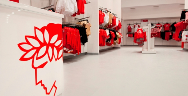 Personajes de la historia rojiblanca en la tienda RED STORE