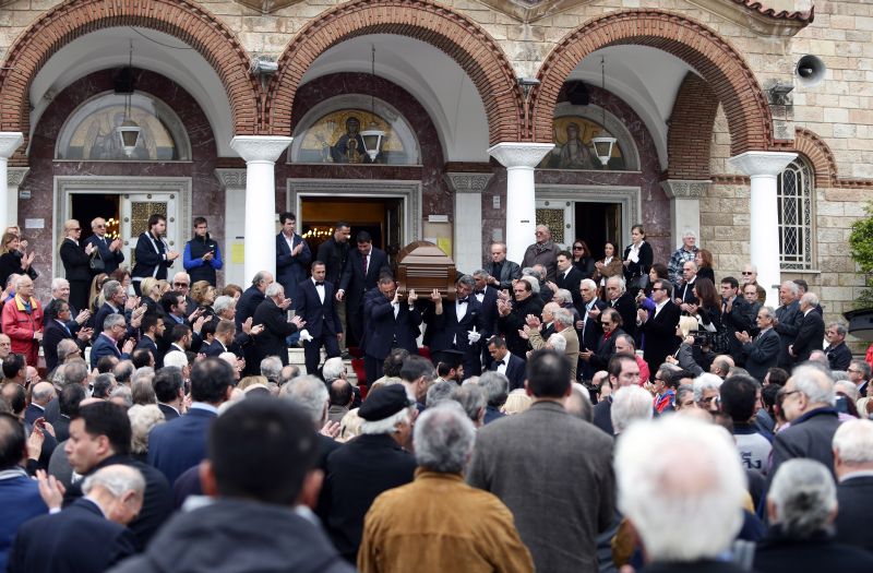 Το «ύστατο χαίρε» στον Σταύρο Νταϊφά