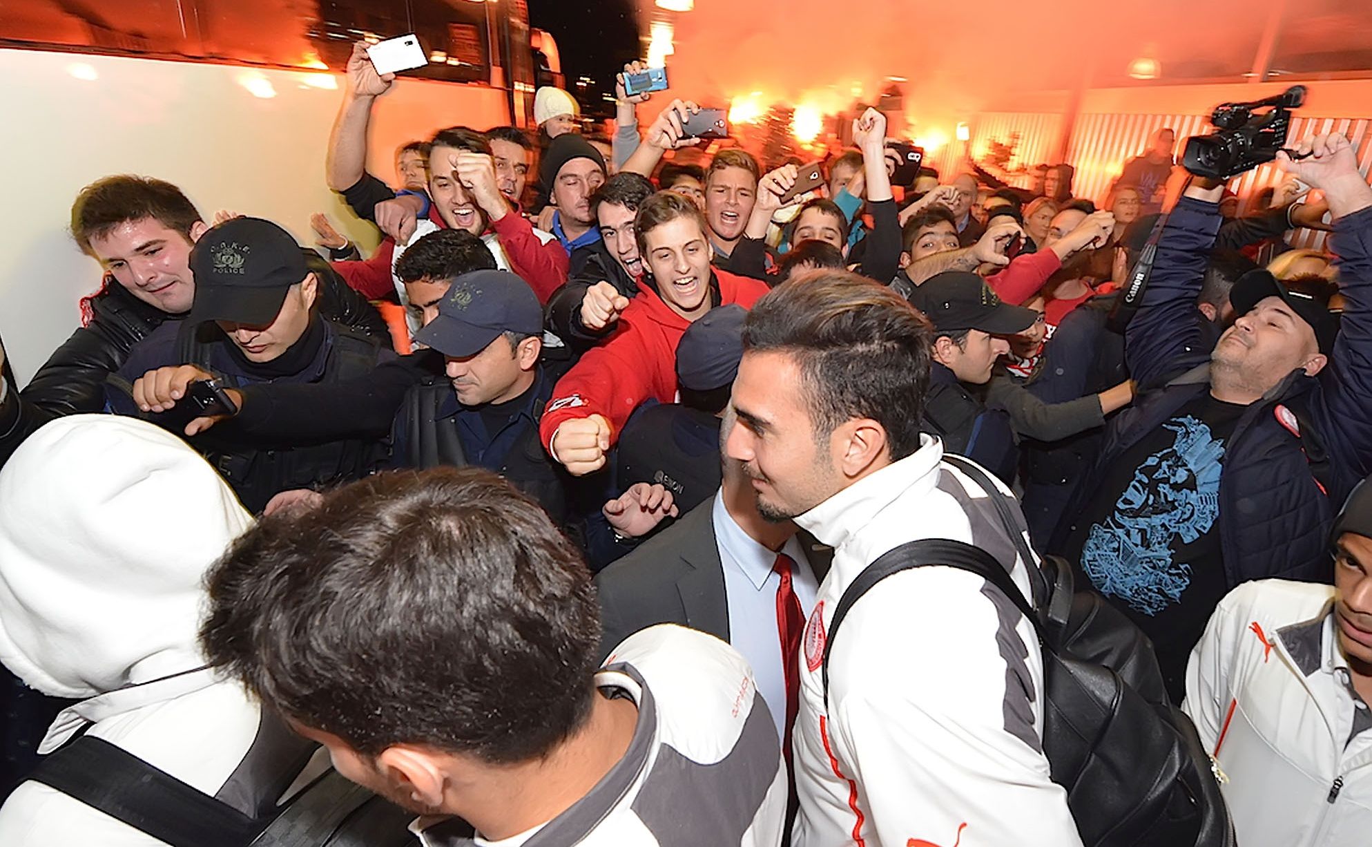 Θρυλική υποδοχή στην Κέρκυρα