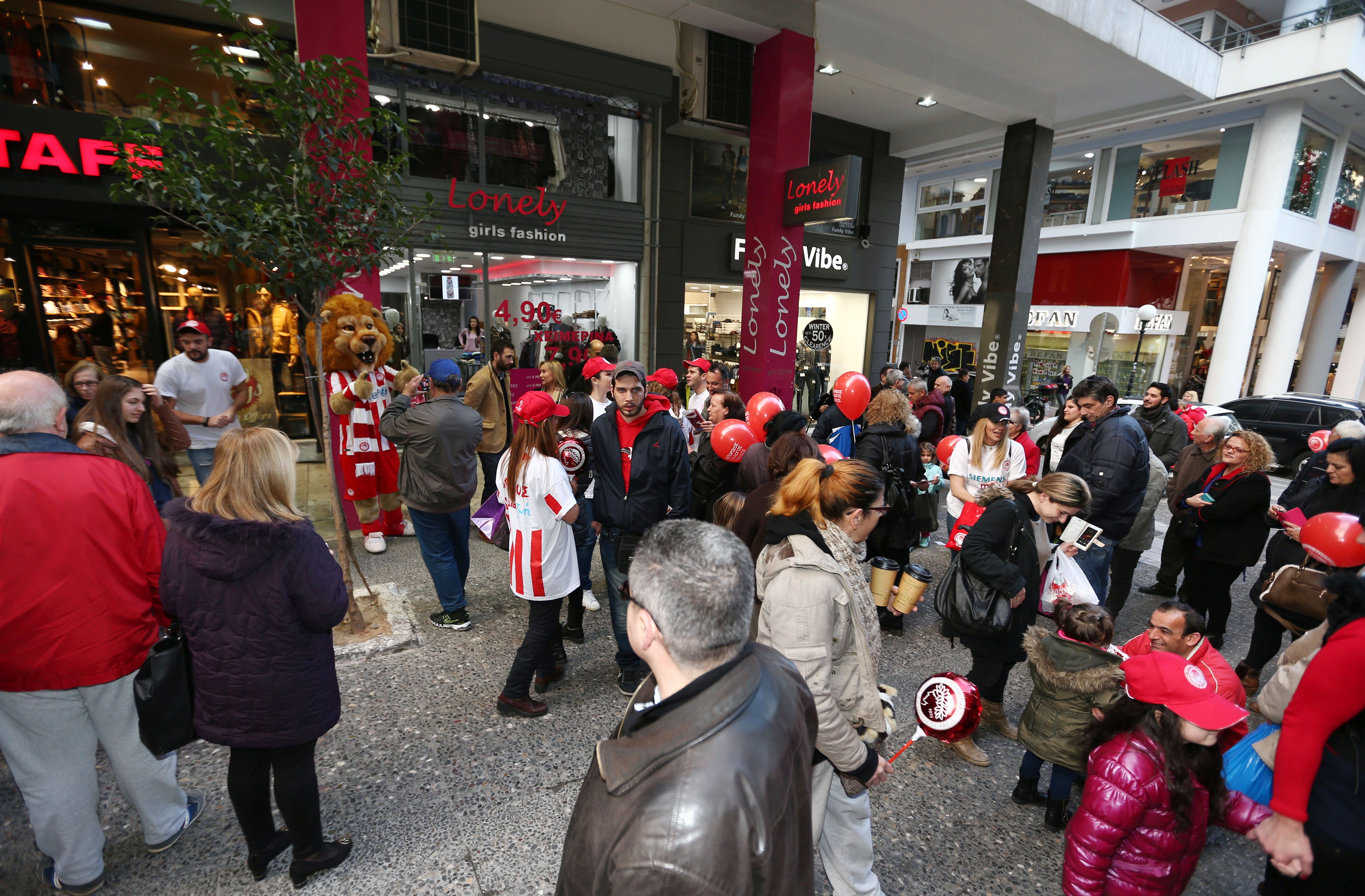 Ερυθρόλευκη μέρα με θρυλικές τιμές