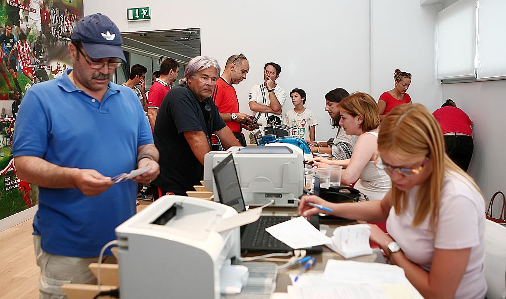 Ο κόσμος αγκαλιάζει το συναίσθημά του!