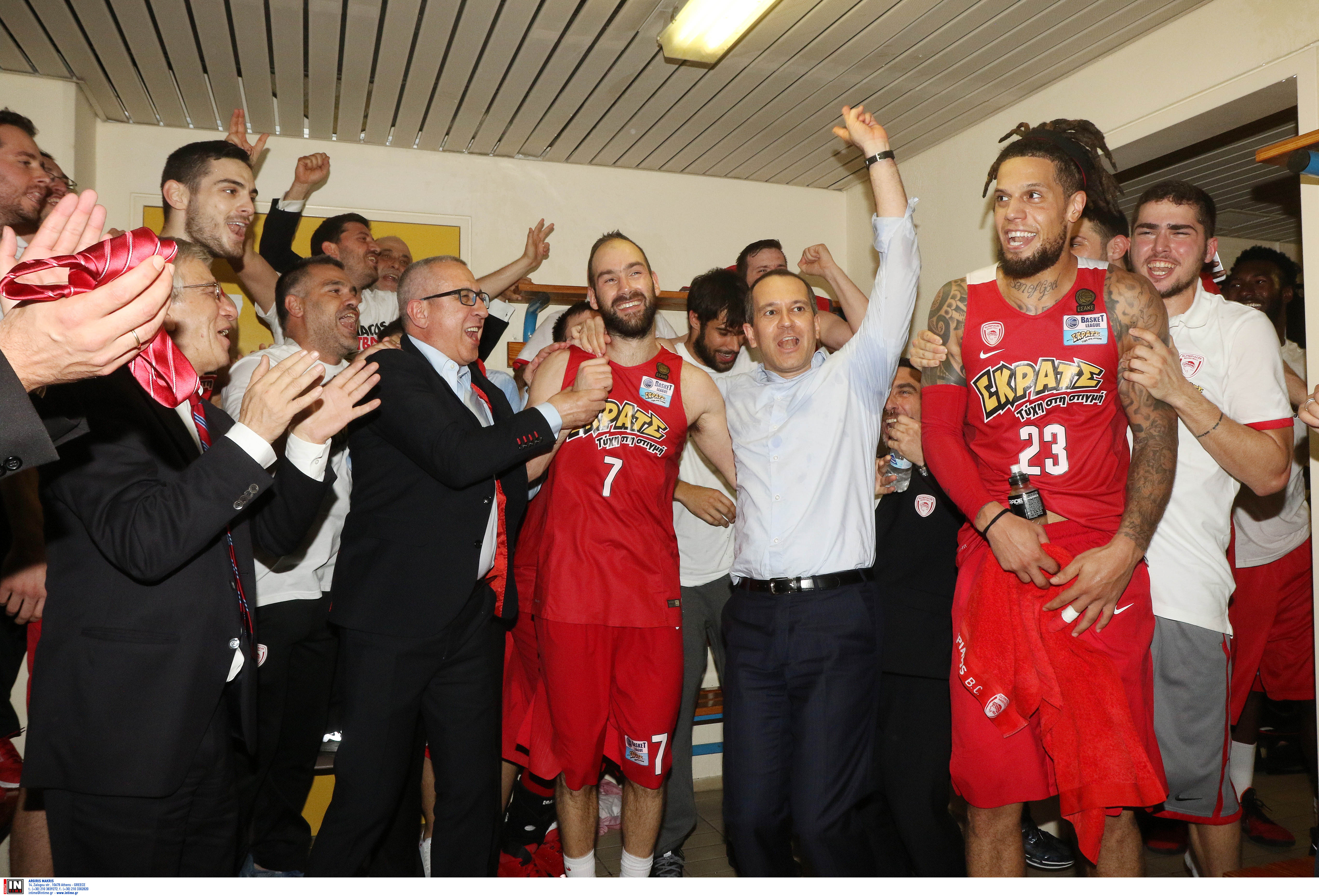 «Θρυλικό μεγαλείο, συγχαρητήρια σε όλους»!