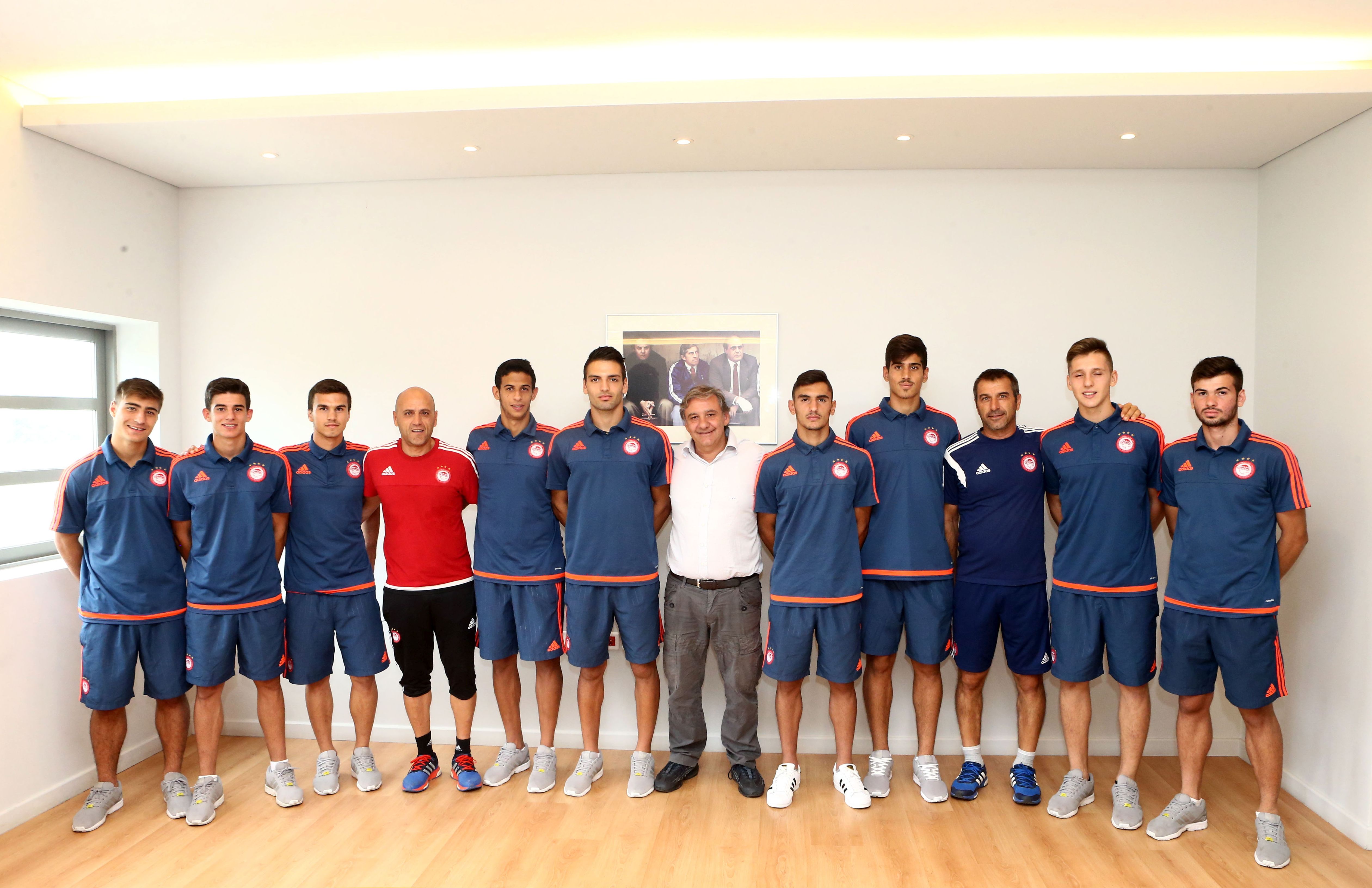 Εννέα επαγγελματίες μέσα στο 2015 για την Κ-20!