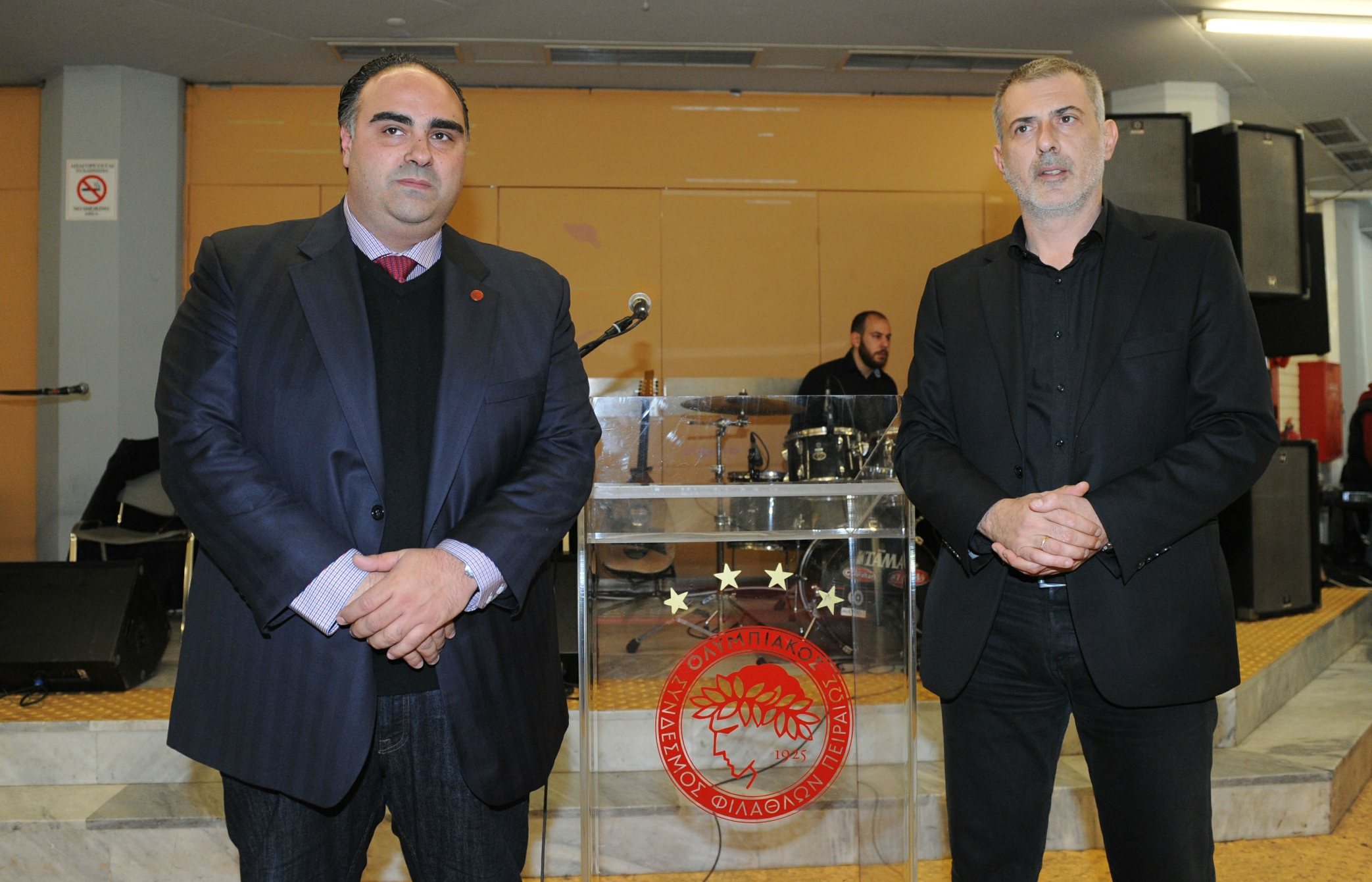 Ο Θρύλος δίπλα στα 11 Κέντρα Αγάπης και Αλληλεγγύης!