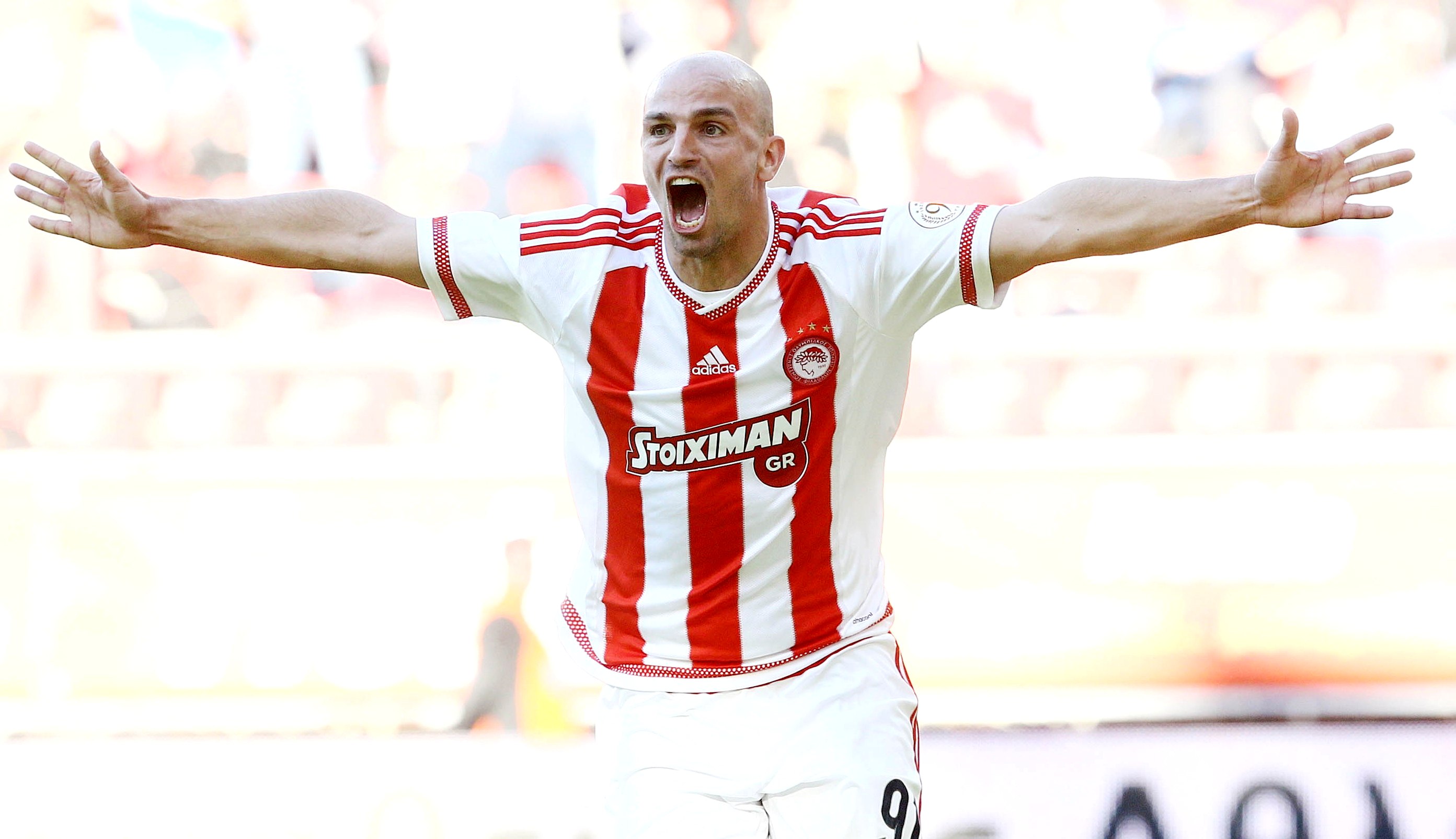 Contract extension of Esteban Cambiasso