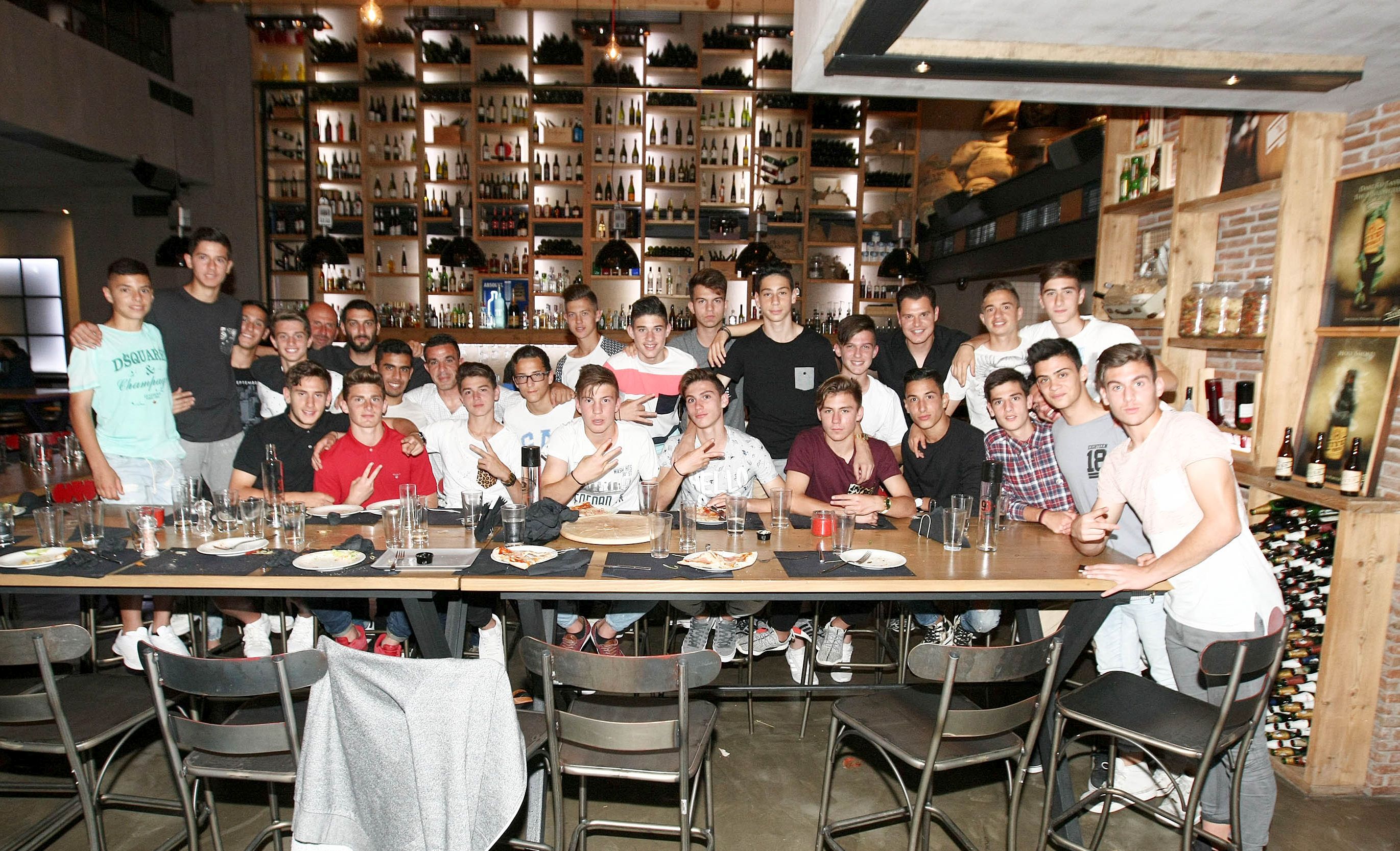 Το δείπνο των Πρωταθλητών της Κ-15!