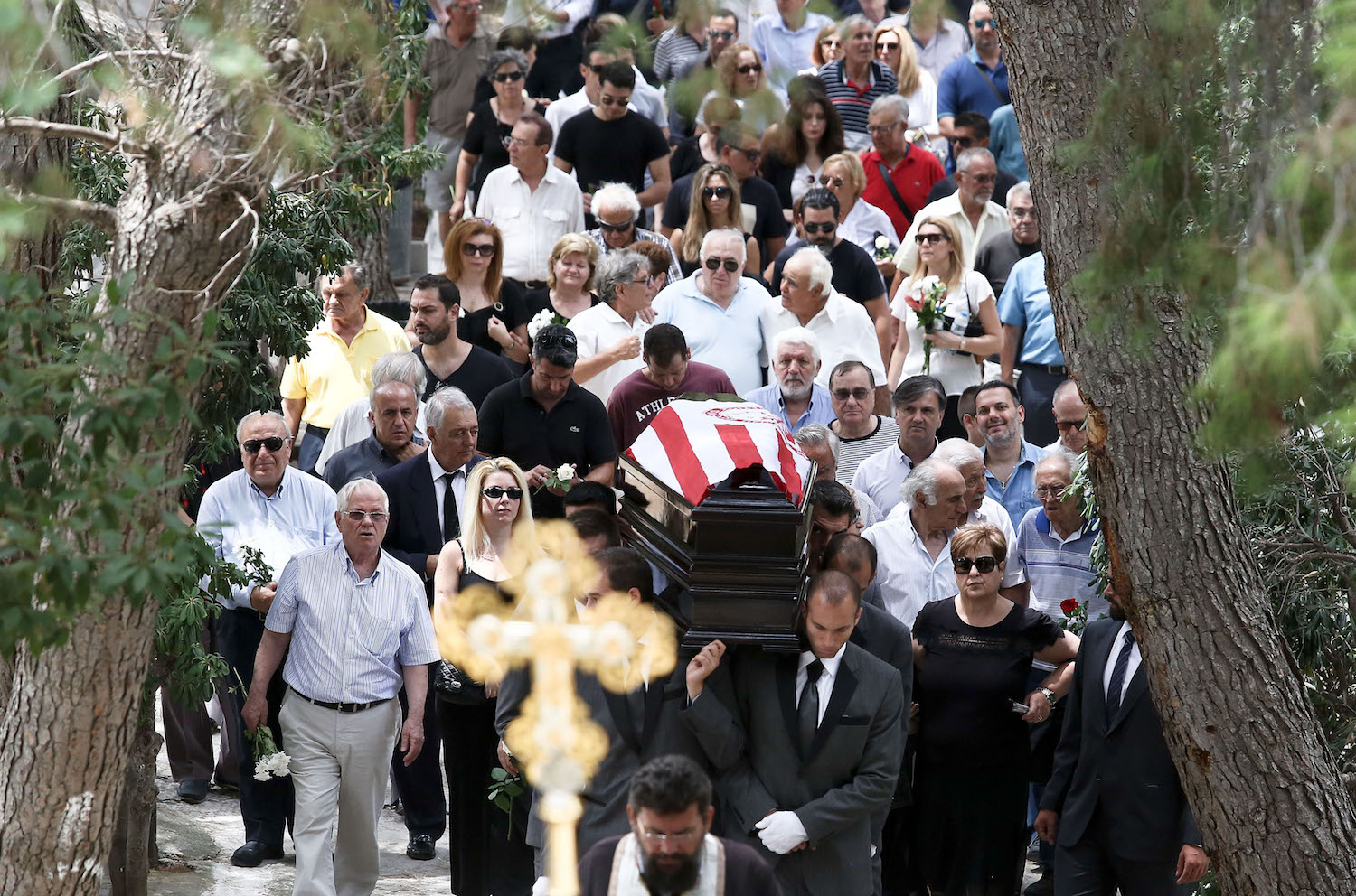 Ύστατο χαίρε στον θρυλικό Θανάση Μπέμπη