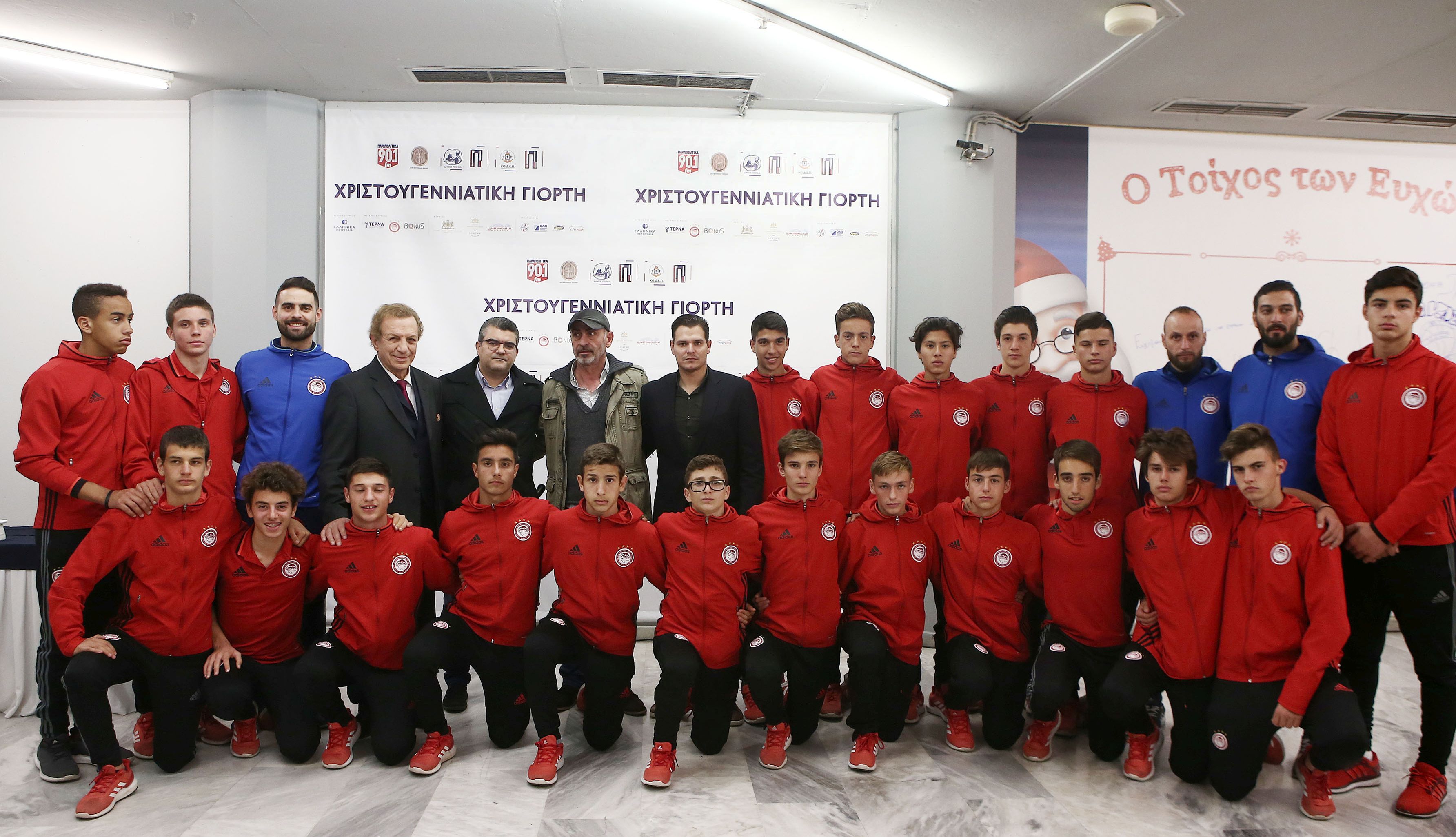 Η Ακαδημία στην Χριστουγεννιάτικη Γιορτή των Παραπολιτικών!