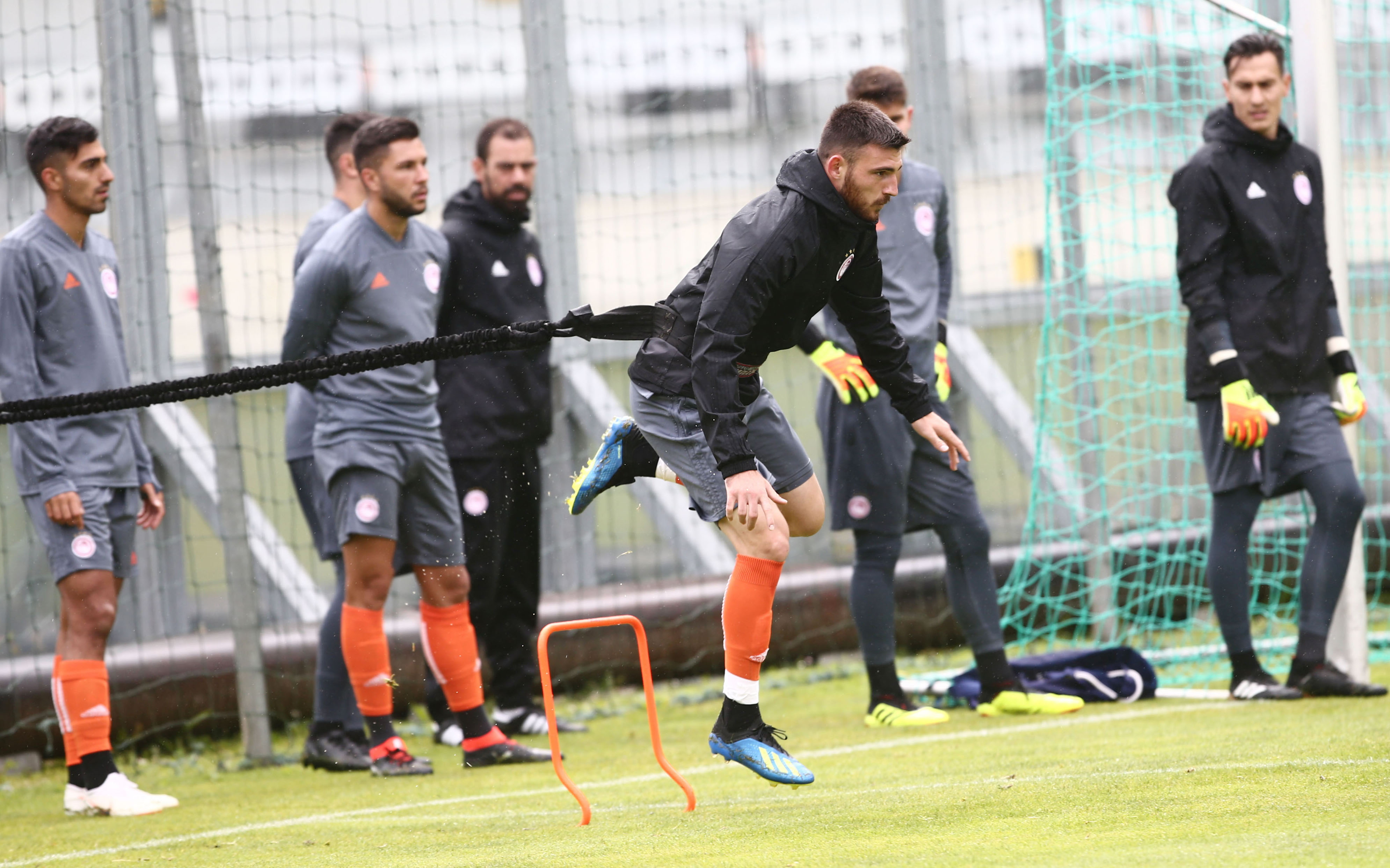 Συνέχεια στη σκληρή δουλειά και την Πέμπτη