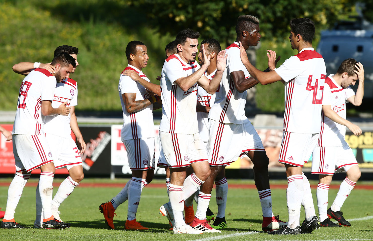 Αφήνει το Ζέεφελντ πεντάστερος και προχωρά!