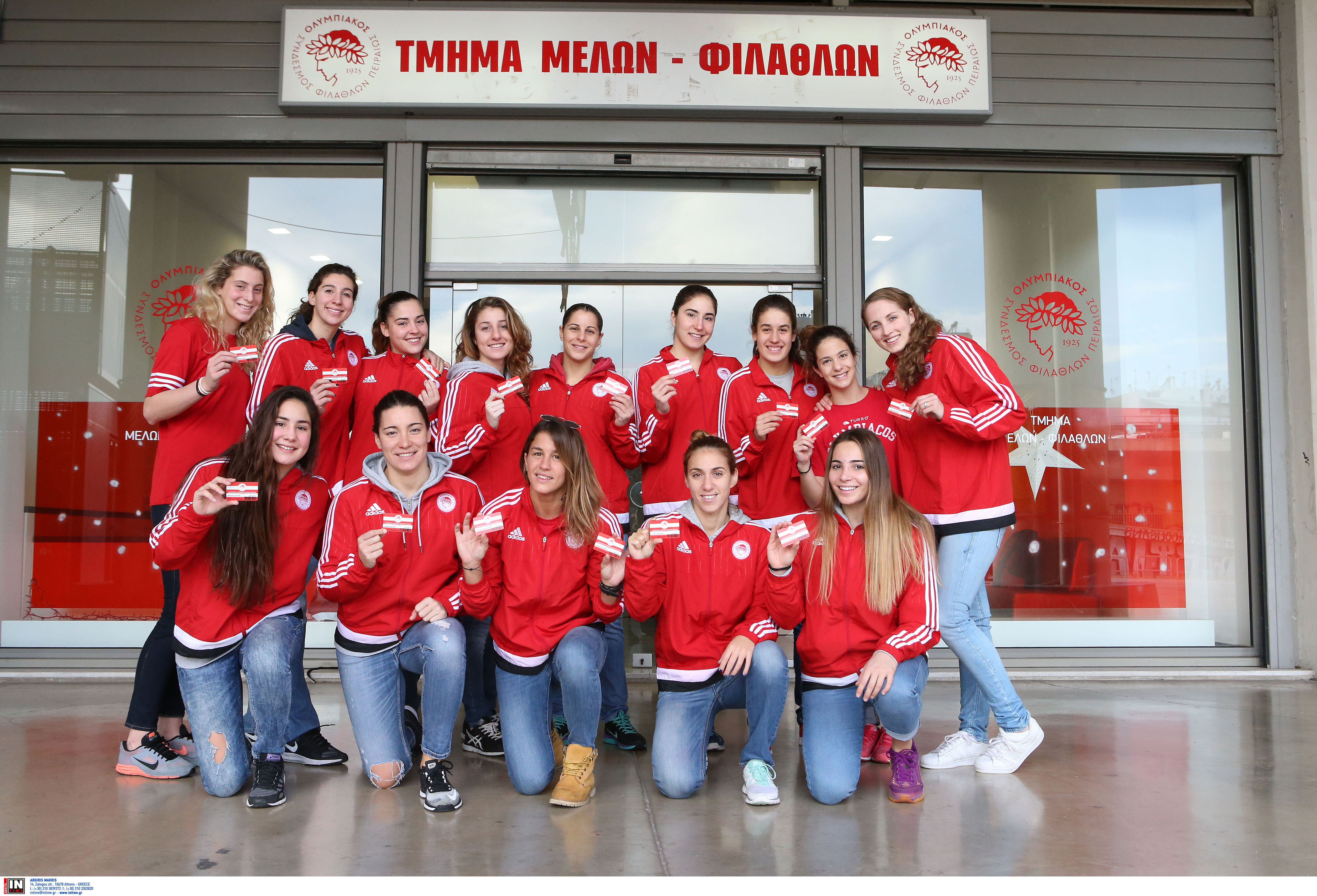 Η παραλαβή της Κάρτας Φιλάθλου από την ομάδα πόλο Γυναικών