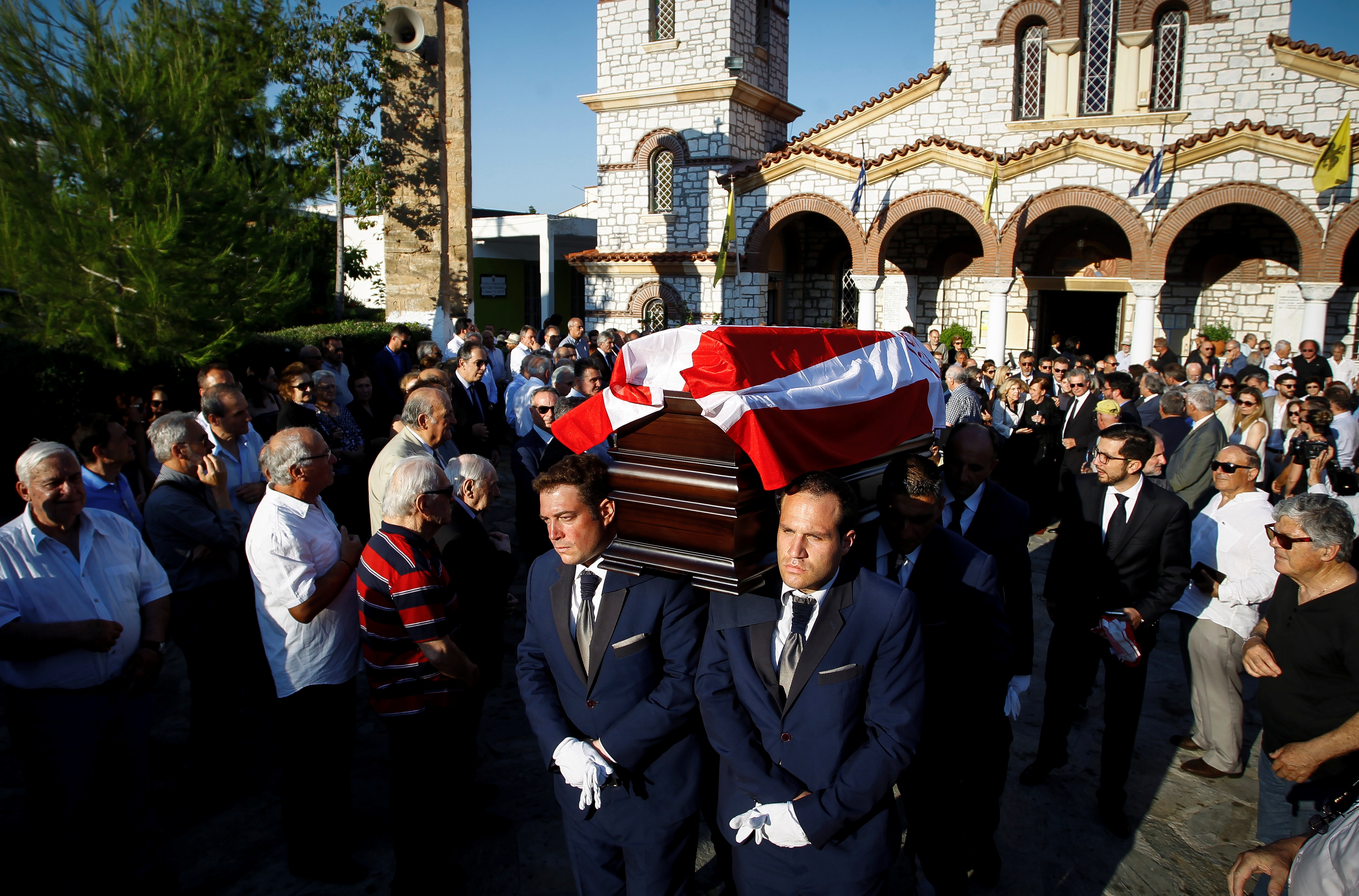 Το «ύστατο χαίρε» στον «ατσάλινο» Κώστα Πολυχρονίου