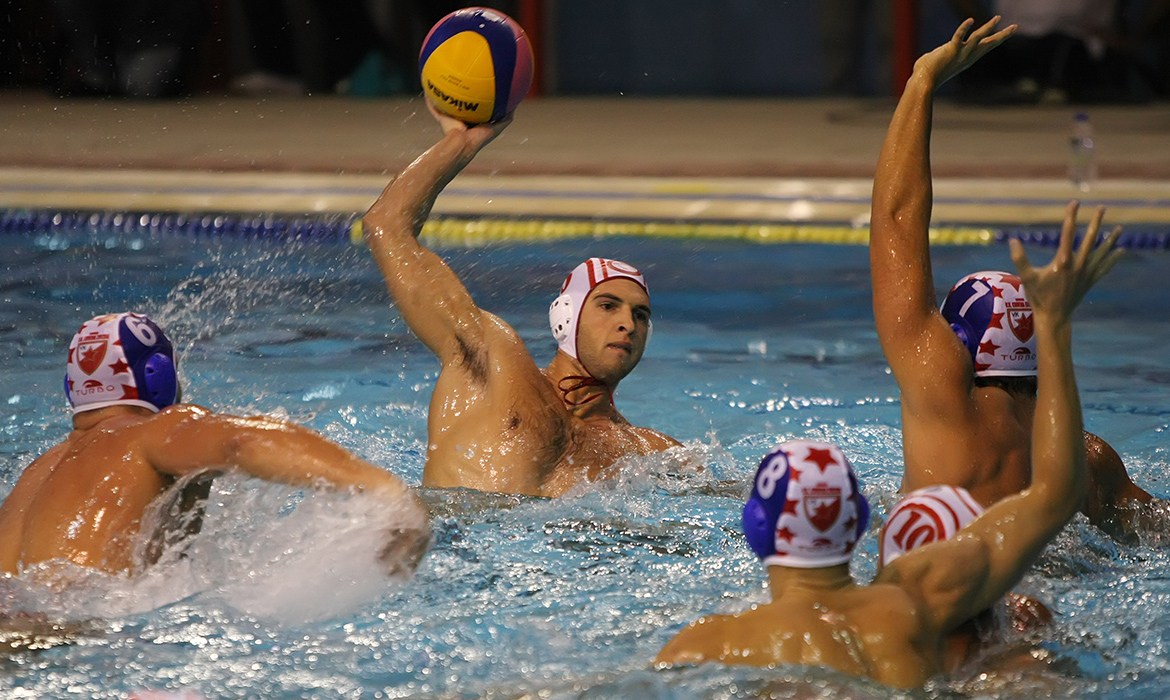 Στον Πειραιά ο Ερυθρός Αστέρας!