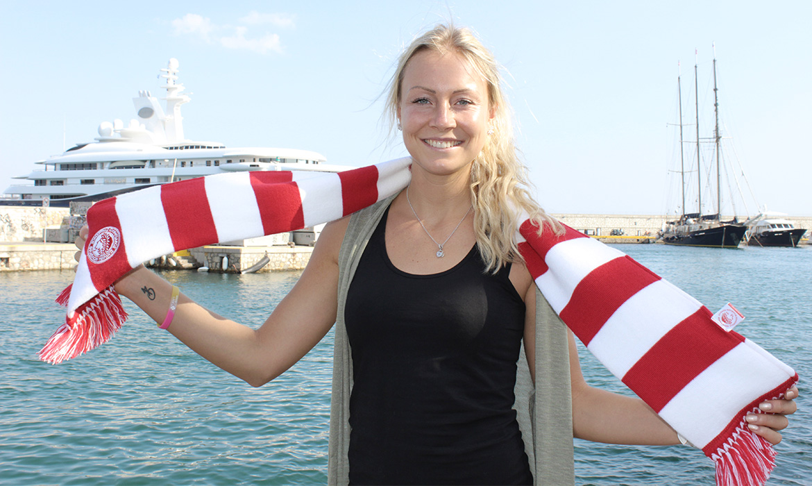 Χίπε : «Ενθουσιασμένη που ήρθα!»