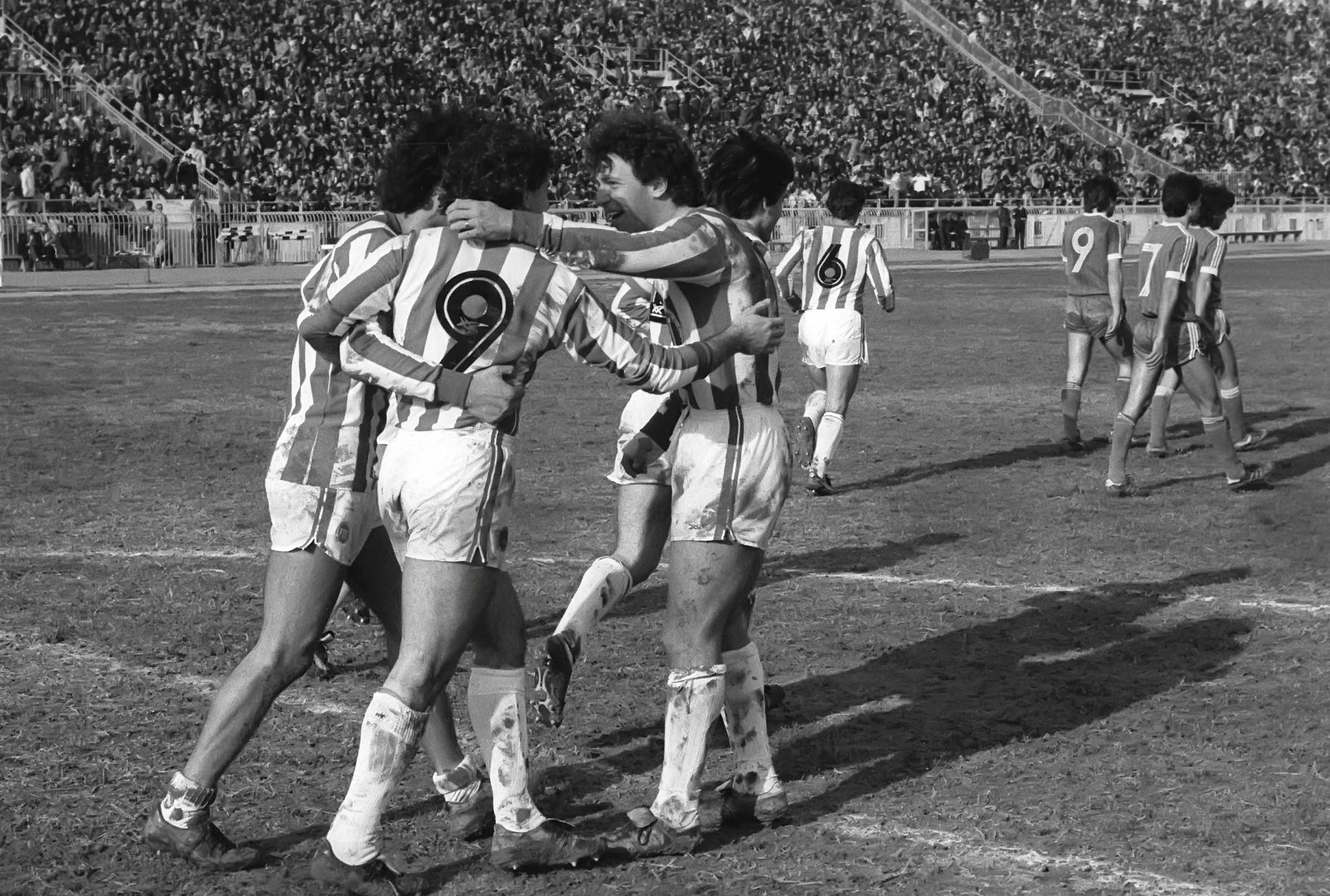 Ιστορία αγώνων Αχαρναϊκός – Ολυμπιακός