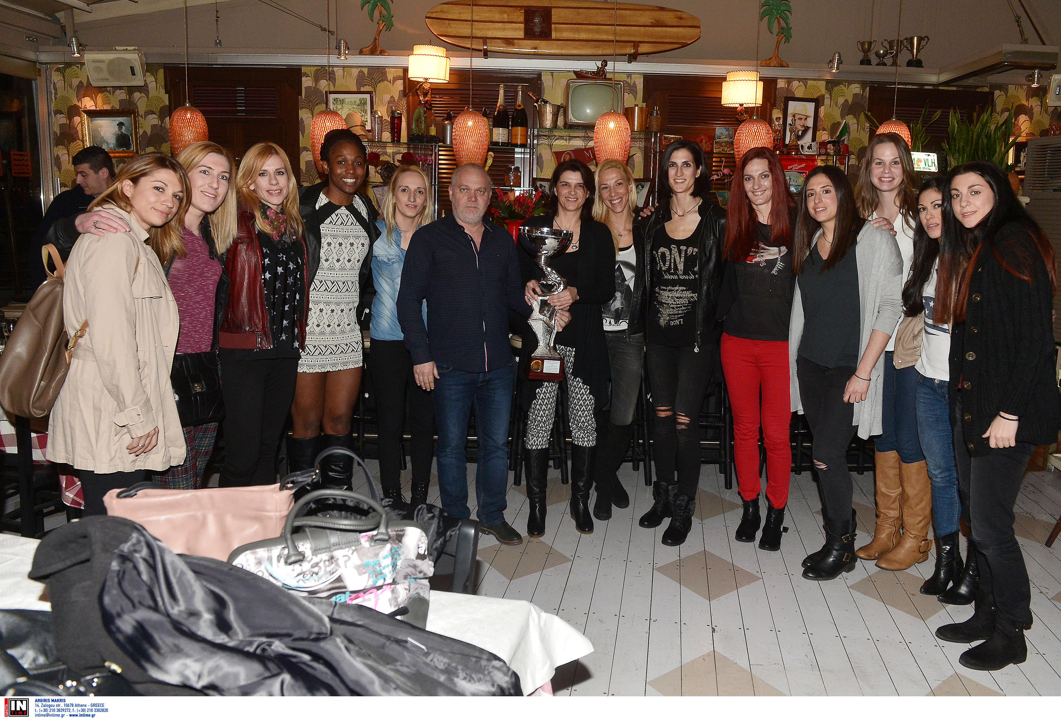 Γευμάτισαν και γλέντησαν με την κούπα