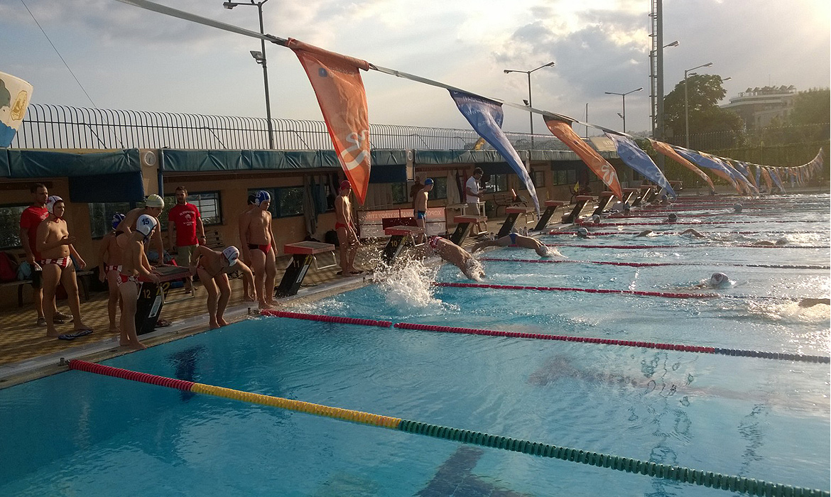 «Βάλε το ερυθρόλευκο σκουφάκι»