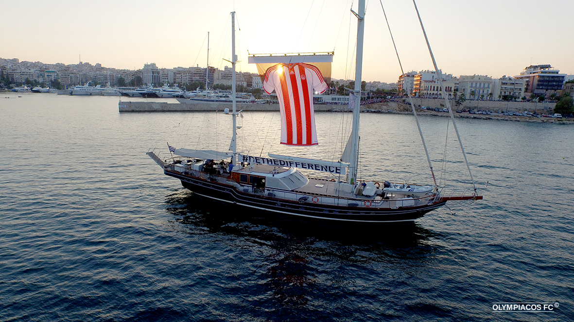 Η παρουσίαση της φανέλας από ψηλά!