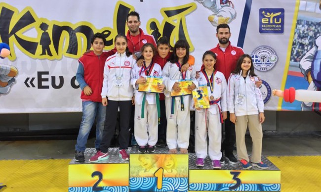 Με 8 αθλητές στο Κim E Liu!