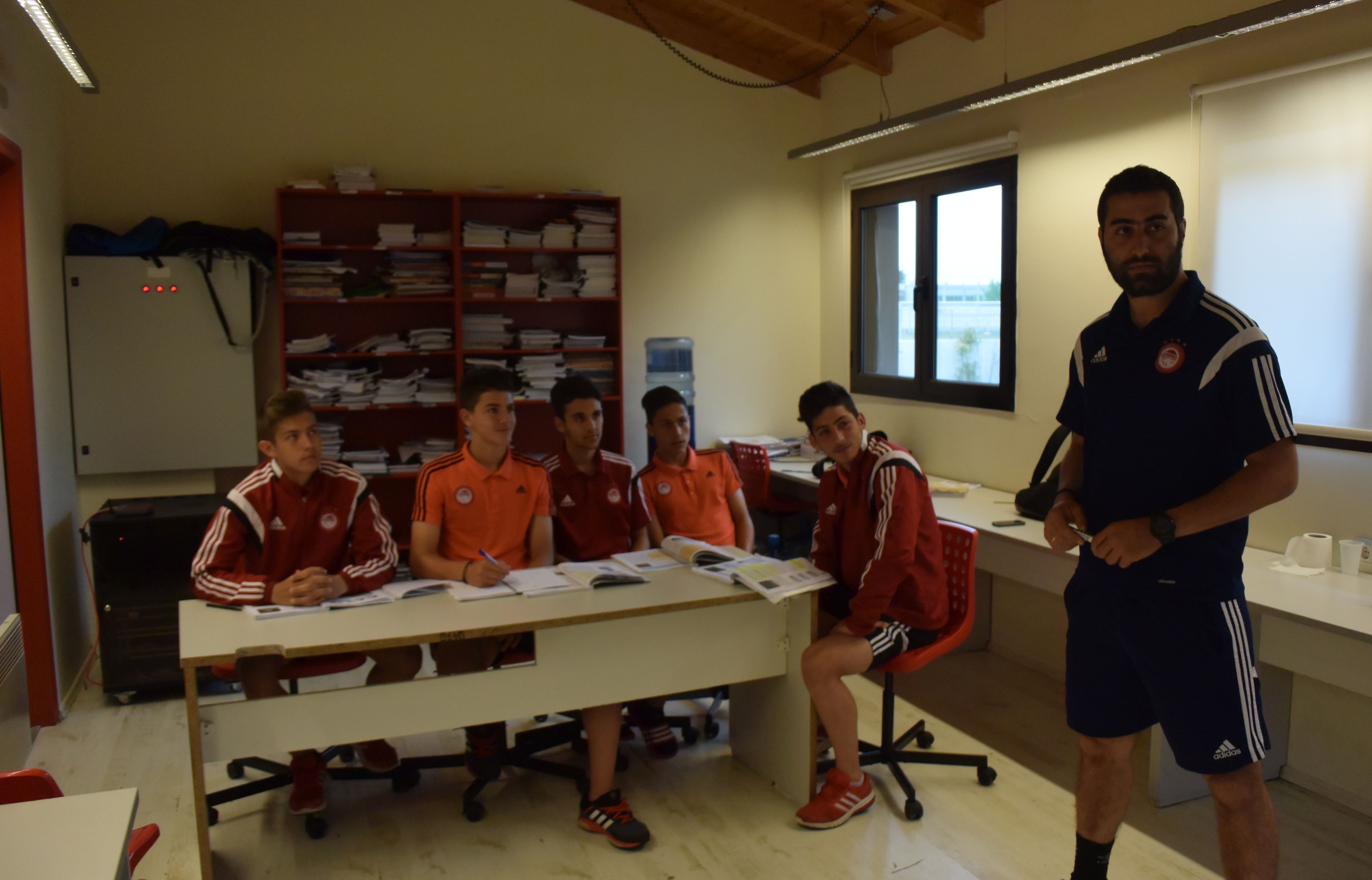 Δίπλα στα παιδιά που δίνουν Πανελλήνιες!