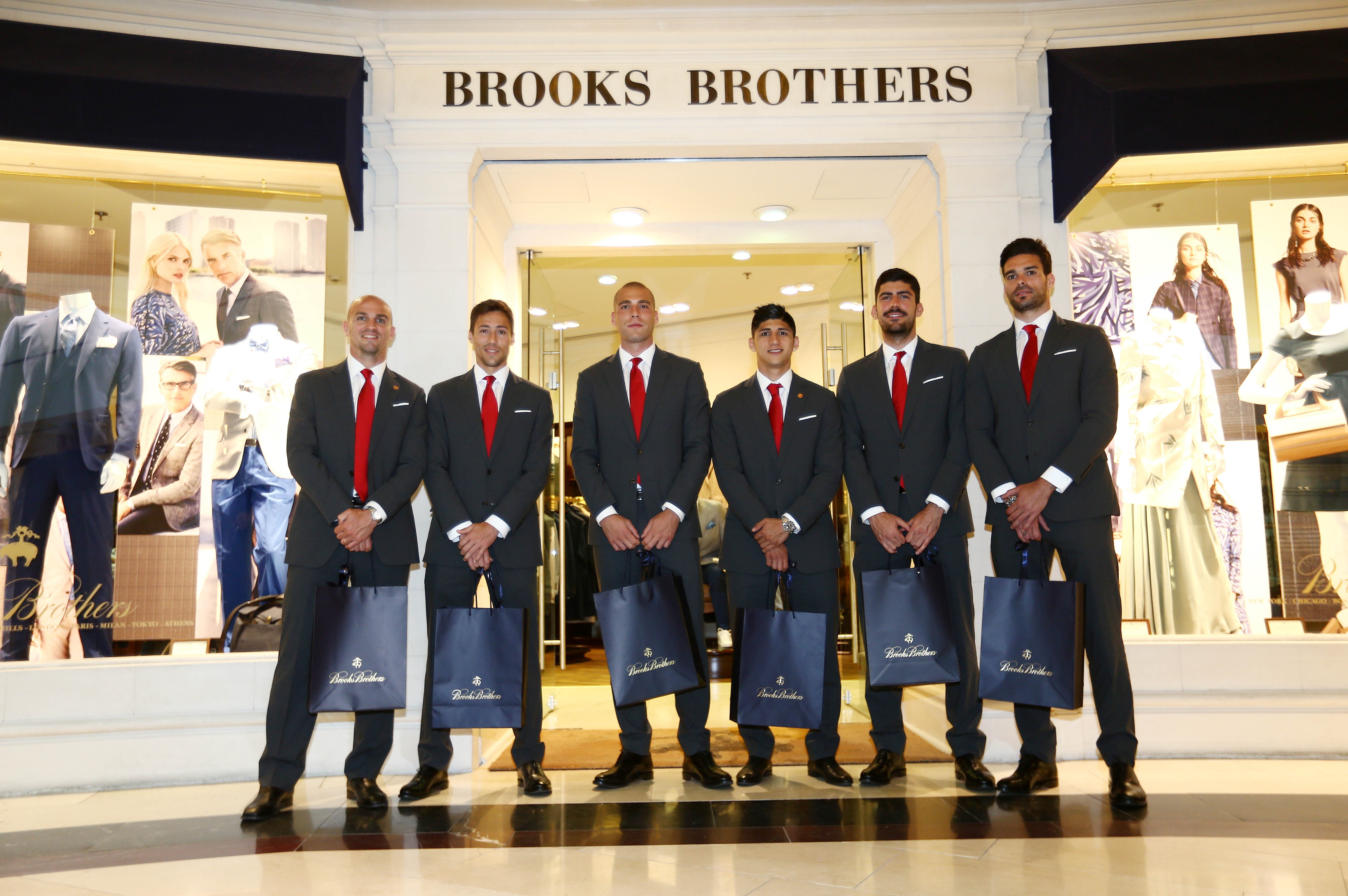 Ο Θρύλος στο κατάστημα Brooks Brothers στο Golden Hall!
