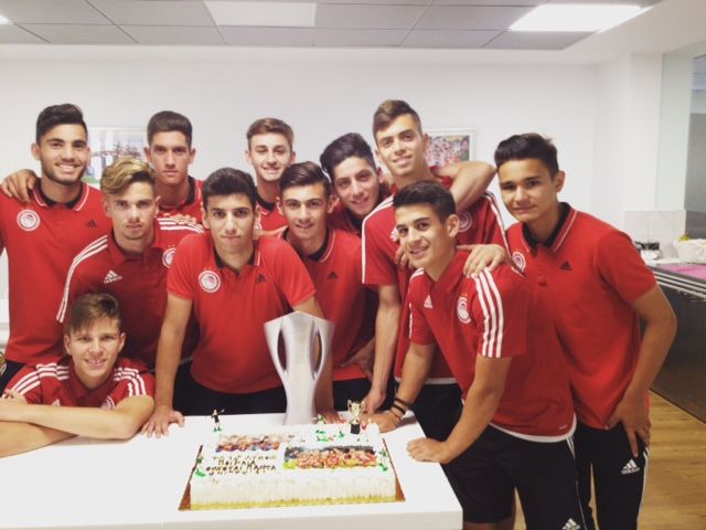 Το δώρο του 10ου Λυκείου Πειραιά στους Πρωταθλητές