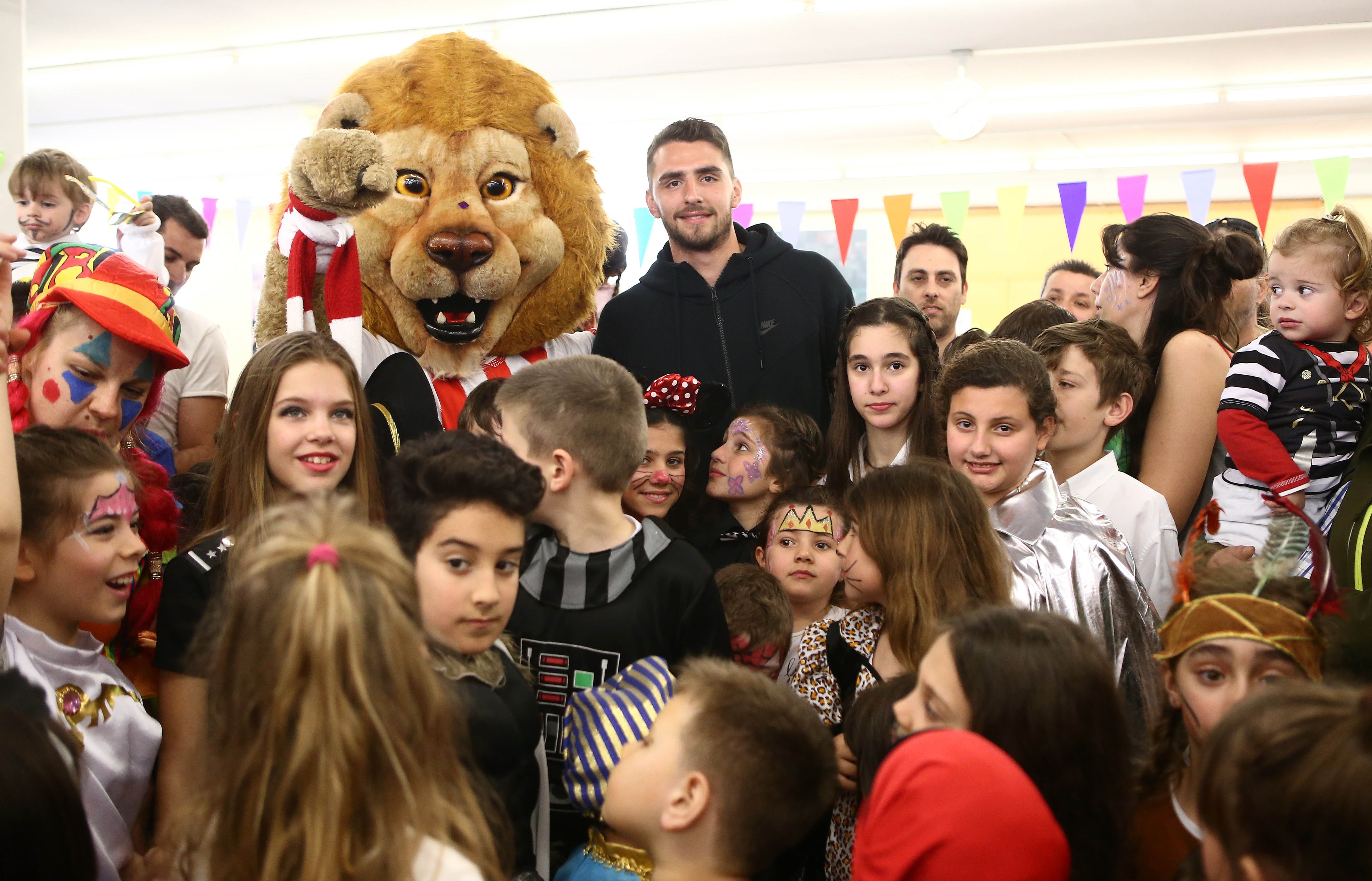 Ο Θρύλος έδωσε χαρά σε παιδιά του Πειραιά